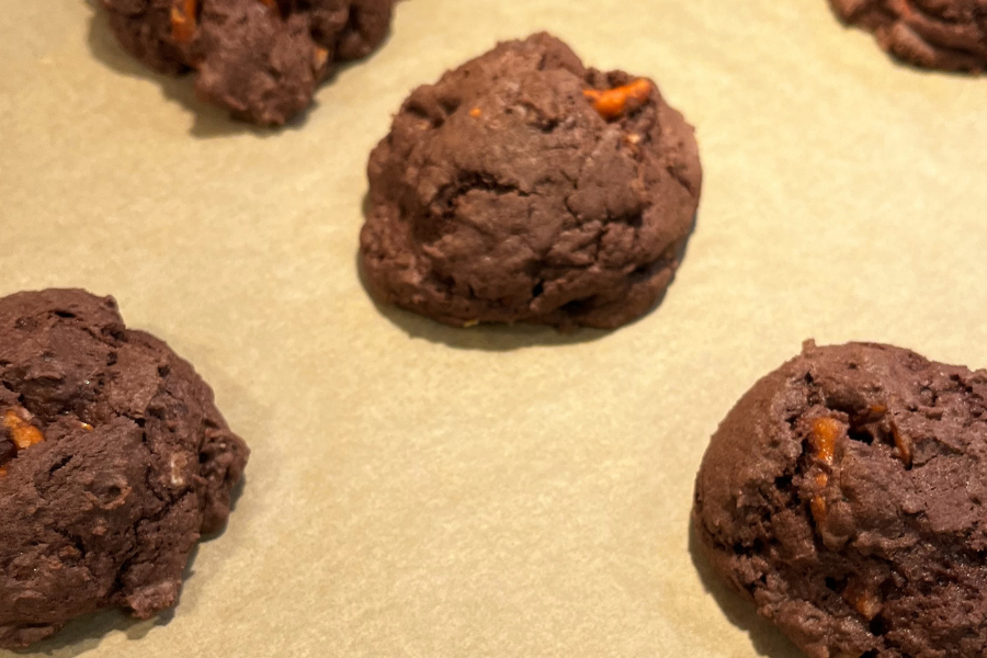 Easy Chocolate Pretzel Cookies: Soft & Sweet Christmas Treat